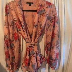 Elegant blouse to wear as a statement!